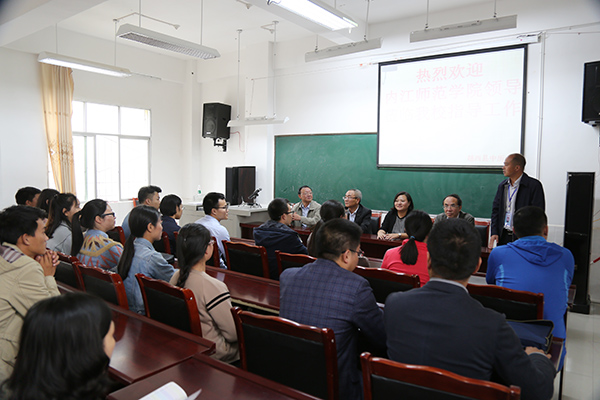 中所中学看望支教学生 (6).JPG