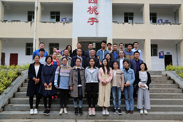中所中学看望支教学生 (1).JPG